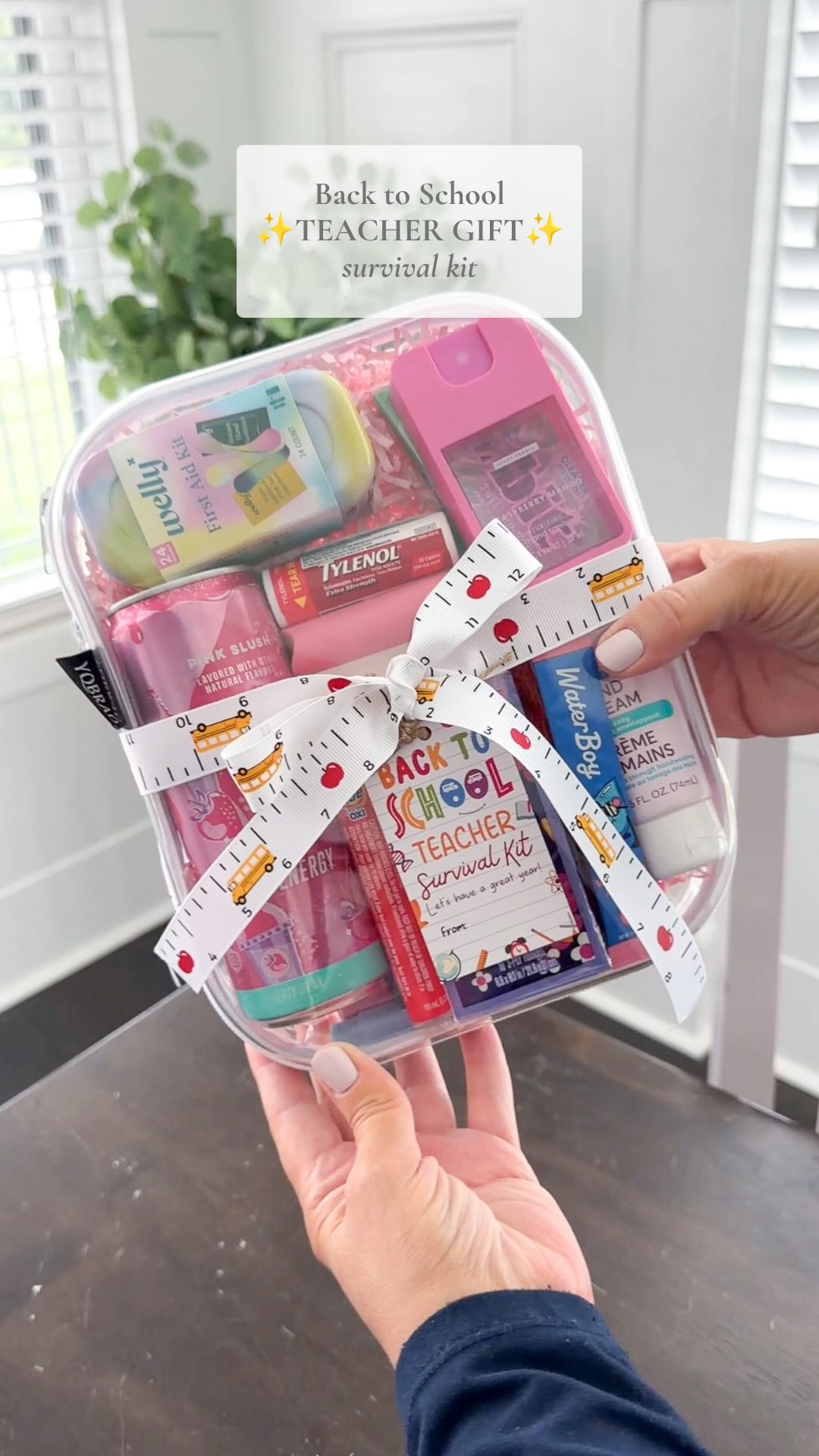 Back to school teacher gift idea ✏️📓 I put together a survival kit with all the essentials a teacher may find themselves needing during the day! Teachers are truly so special and I always want them to know we love and appreciate them! #teachergift #teachergiftsideas #teachersurvivalkit #giftideasforteachers #backtoschoolgift