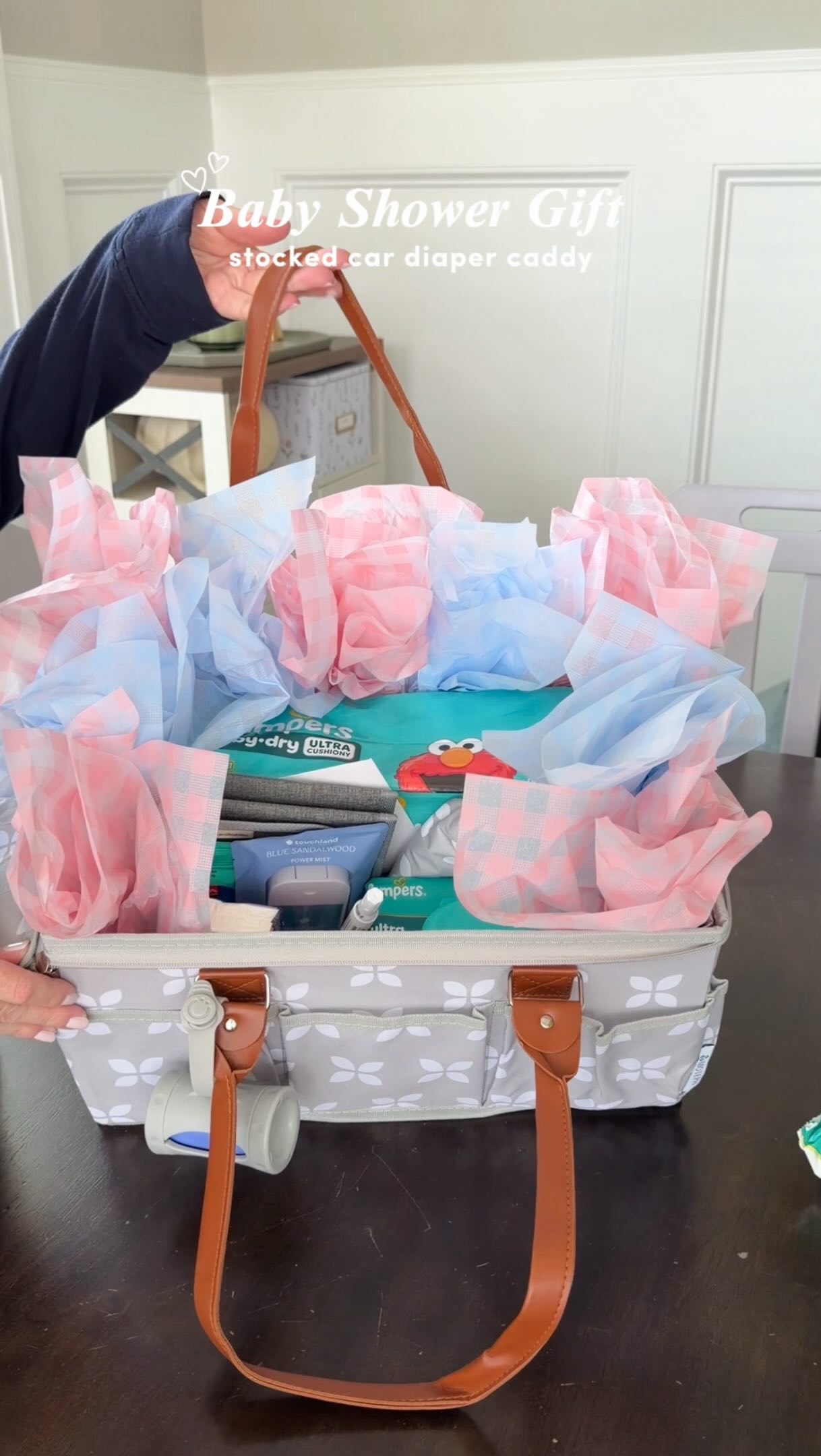A diaper caddy is perfect to hold a baby shower gift! I will forever be team buy off the registry! 💗💙 #babyshower #babyshowergifts #babyshowergiftideas #diapercaddy #newmomtips