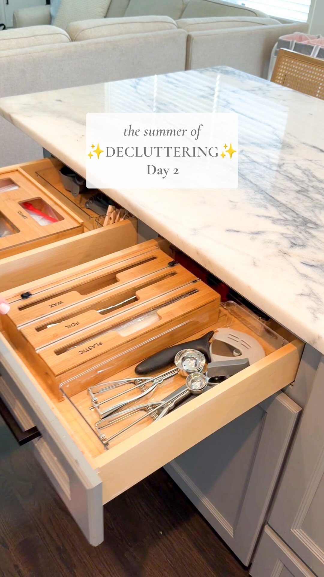 Decluttered another part of our kitchen! I try to only do a drawer or cabinet a day so it doesn’t take long or get too overwhelming! I know I’m just warming up by doing our kitchen. The rest of the house needs so much work to declutter so I’m trying to enjoy the easier parts for now 😂#declutter #summerofdecluttering #declutterwithme #declutteredhome #declutteringtips
