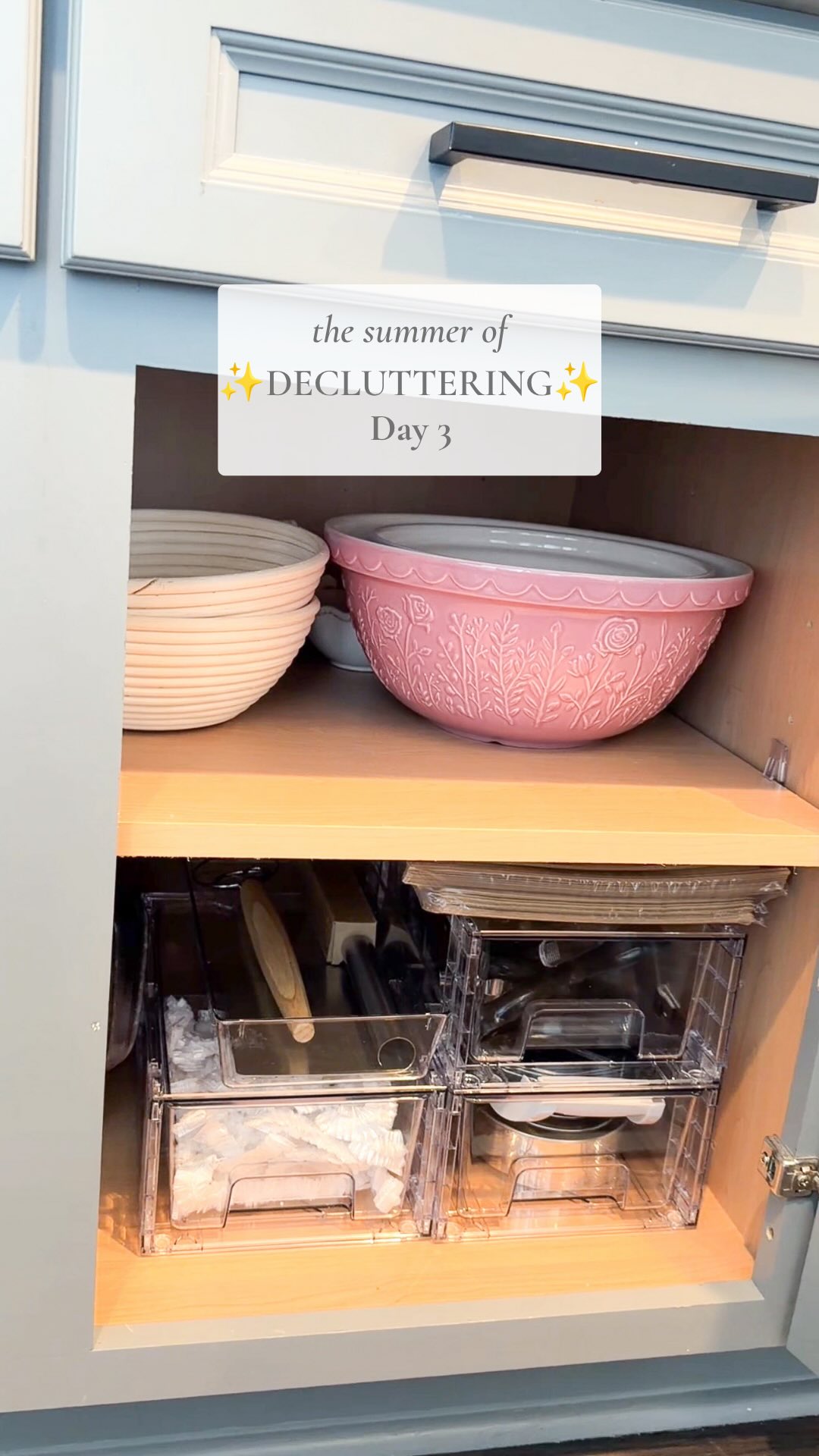 Just another day decluttering in the kitchen ✨ #declutter #summerofdecluttering #declutterwithme #declutteredhome #declutteringtips