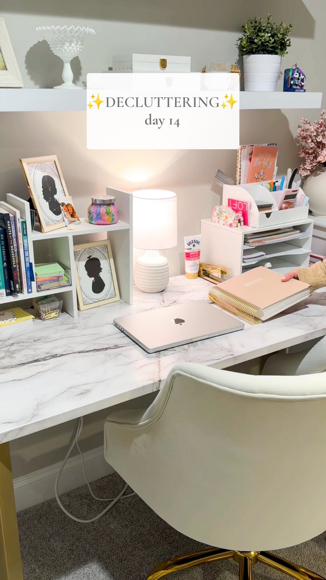 Decluttered my desk after it became an absolute dumping ground the last month 😂 between the beginning of our homeschool year and getting ready for vacation, my poor desk had just become a place that everyone kept setting stuff in upstairs. My desk is in the middle of our homeschool/playroom loft so this is easy to happen but I was so over not being able to use my desk. It’s so much better now! #declutter #declutterwithme #decluttering #declutteringtips #declutteredhome